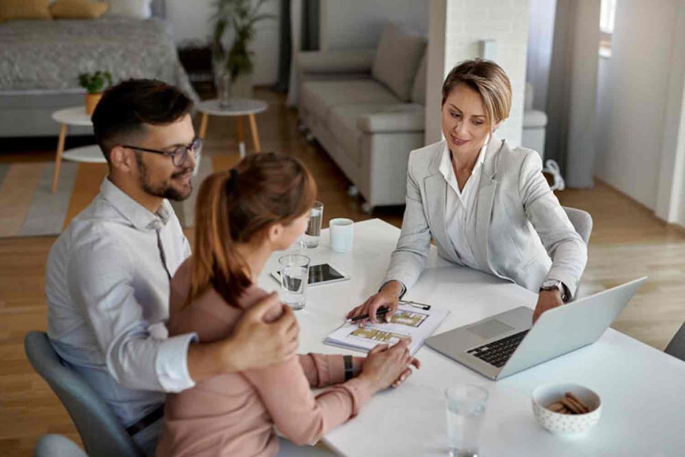 How Real Estate Market Expertise Boosts Client Trust